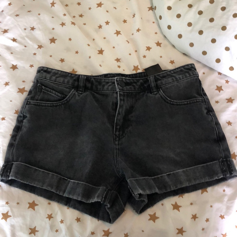 Volcom black denial shorts
